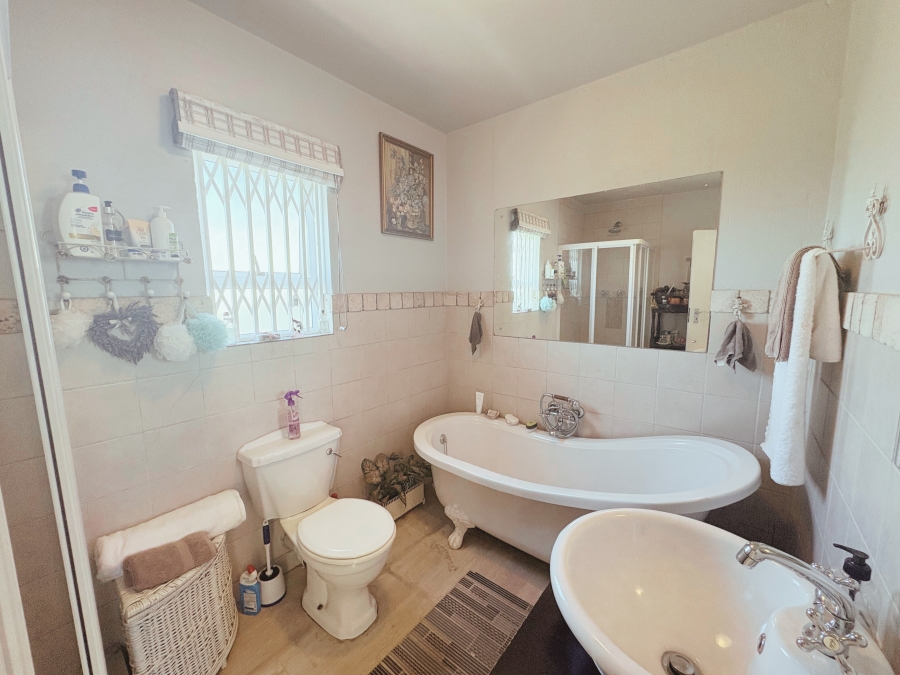 4 Bedroom Property for Sale in Yzerfontein Western Cape